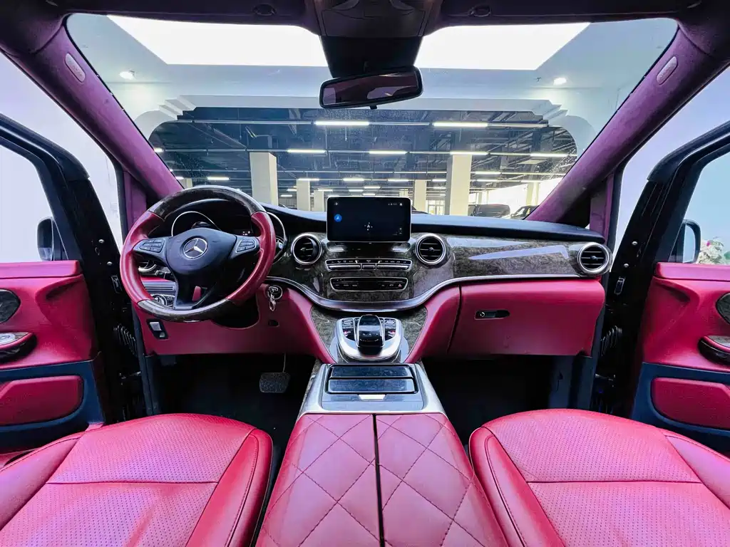 Mercedes-Benz V-Class 2020 — фото 15