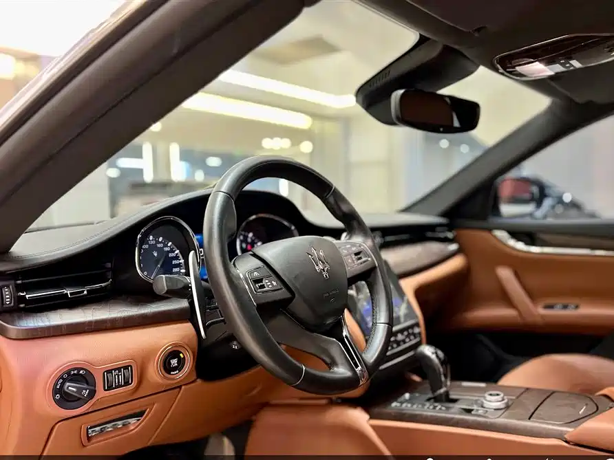 Maserati Quattroporte 2019 — фото 17