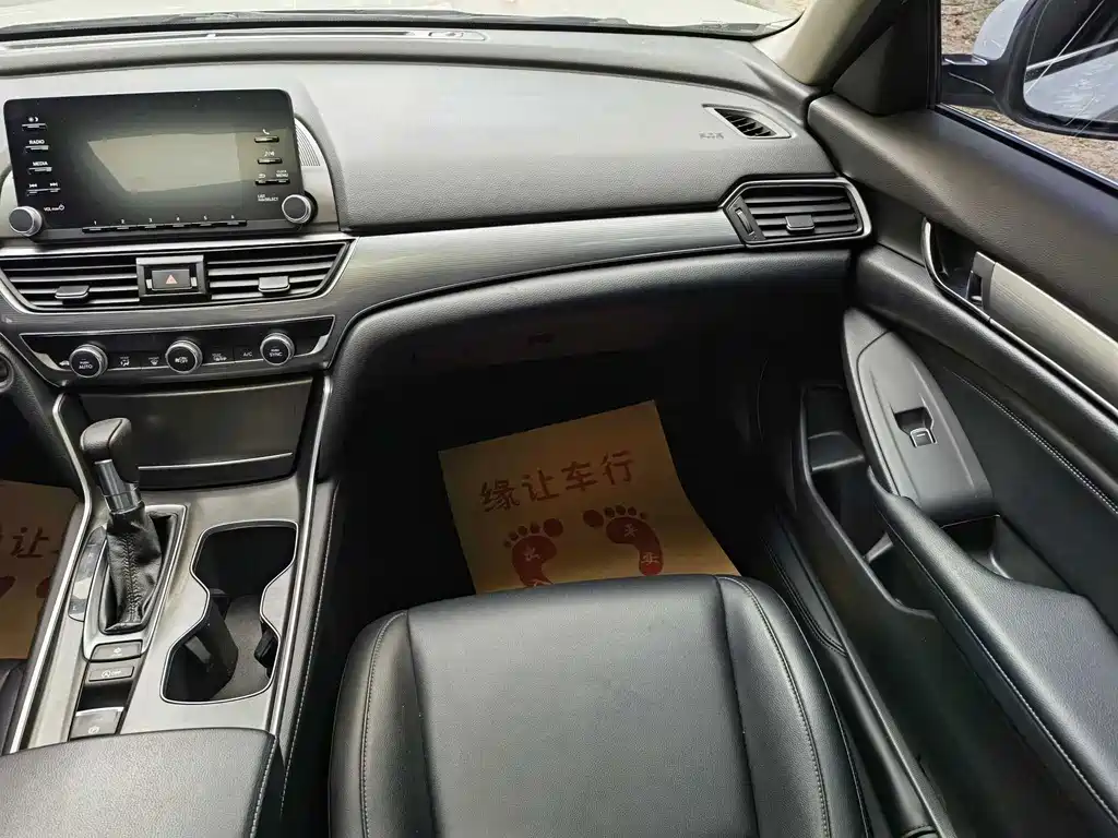 Honda Accord 2019 — фото 10