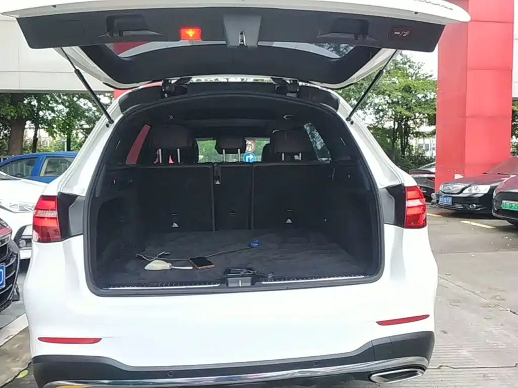Mercedes-Benz GLC 2018 — фото 19