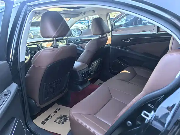 Hongqi H7 2015