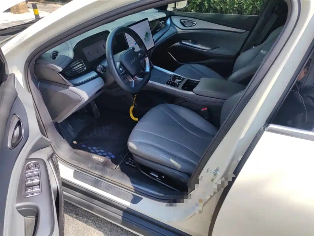 BYD Seal 07 DM-i 2025 — фото 13