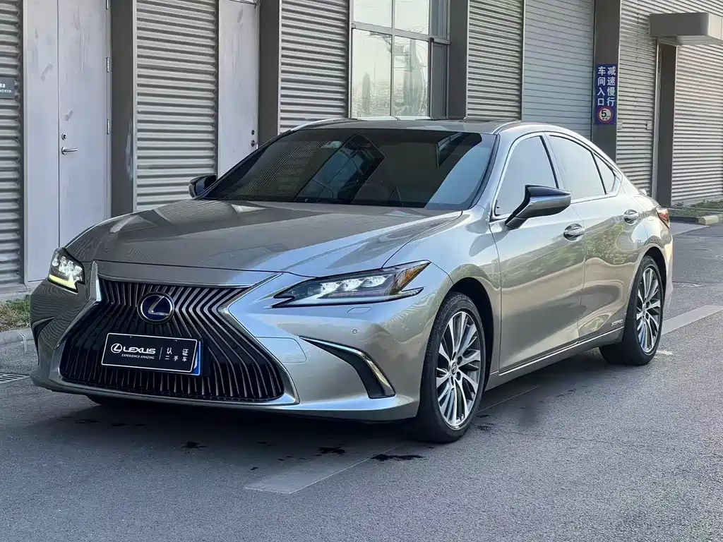 Lexus ES 2021 — фото 1