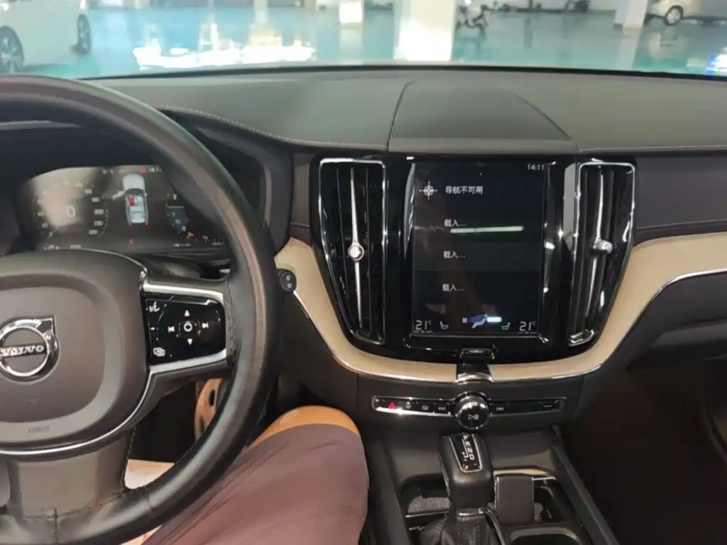 Volvo XC60 2021 — фото 10