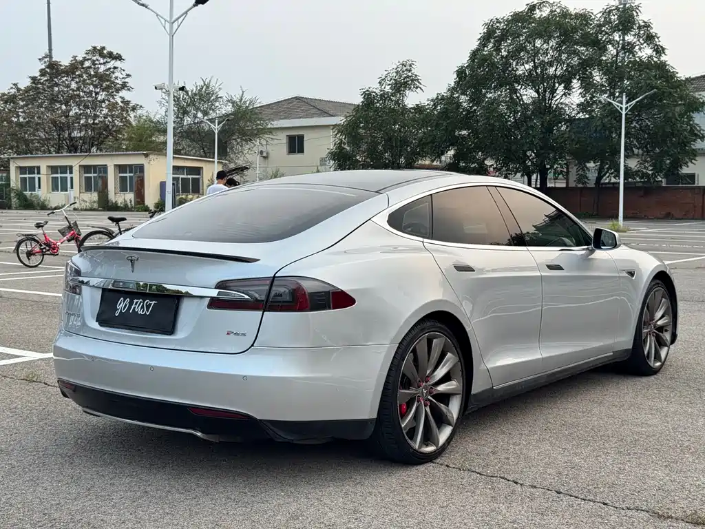 Tesla Model S 2015 — фото 5