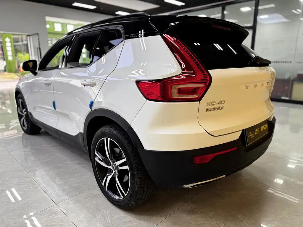 Volvo XC40 2019 — фото 14