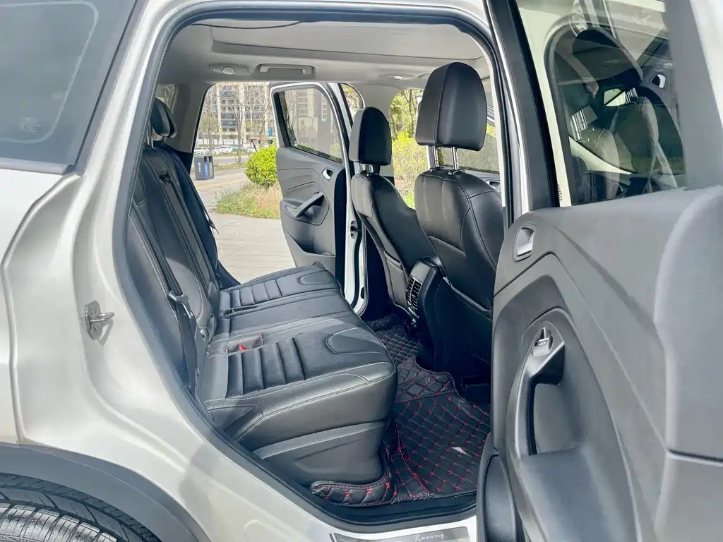 Ford Kuga 2016 — фото 15