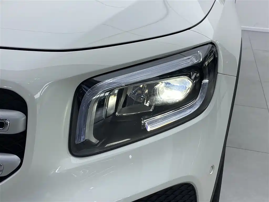 Mercedes-Benz GLB 2021 — фото 34