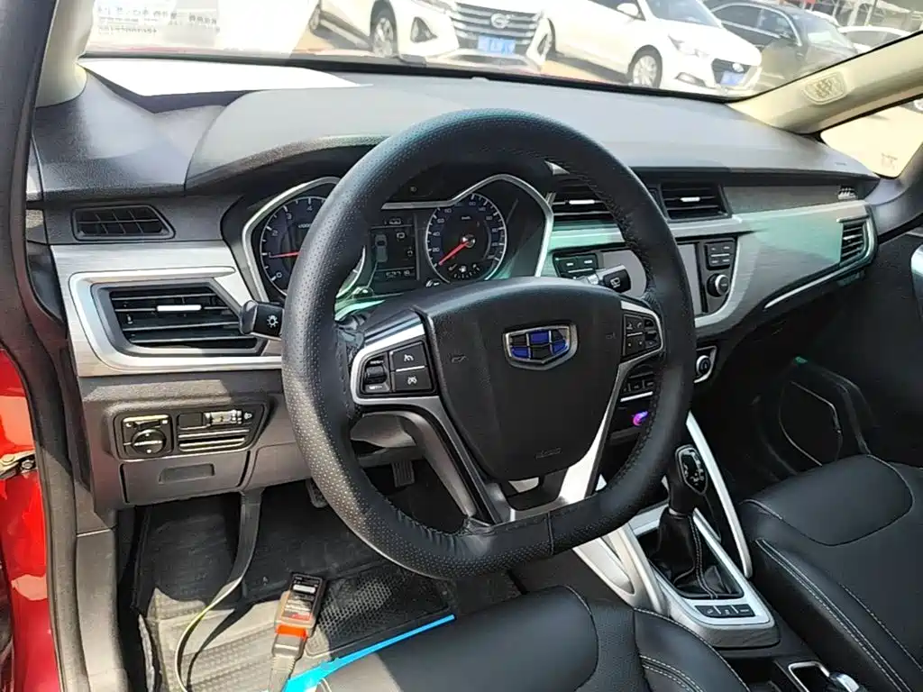 Geely Vision X3 2018 — фото 11
