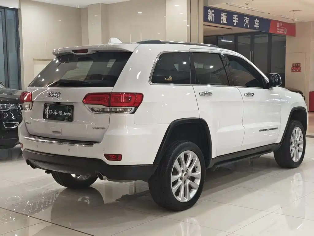 Jeep Grand Cherokee 2017 — фото 20