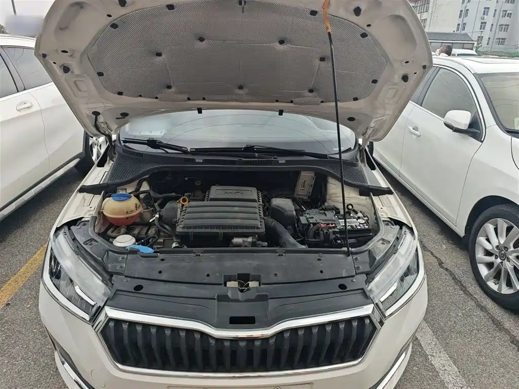 Skoda Rapid Spaceback 2020 — фото 16