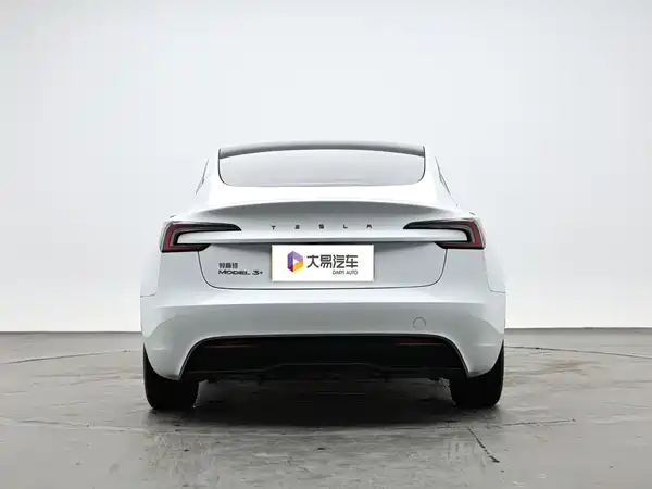 Tesla Model 3 2024
