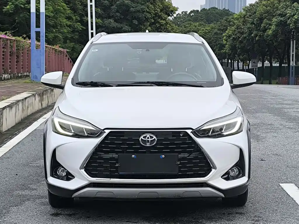 Toyota Yaris L 2022 — фото 3