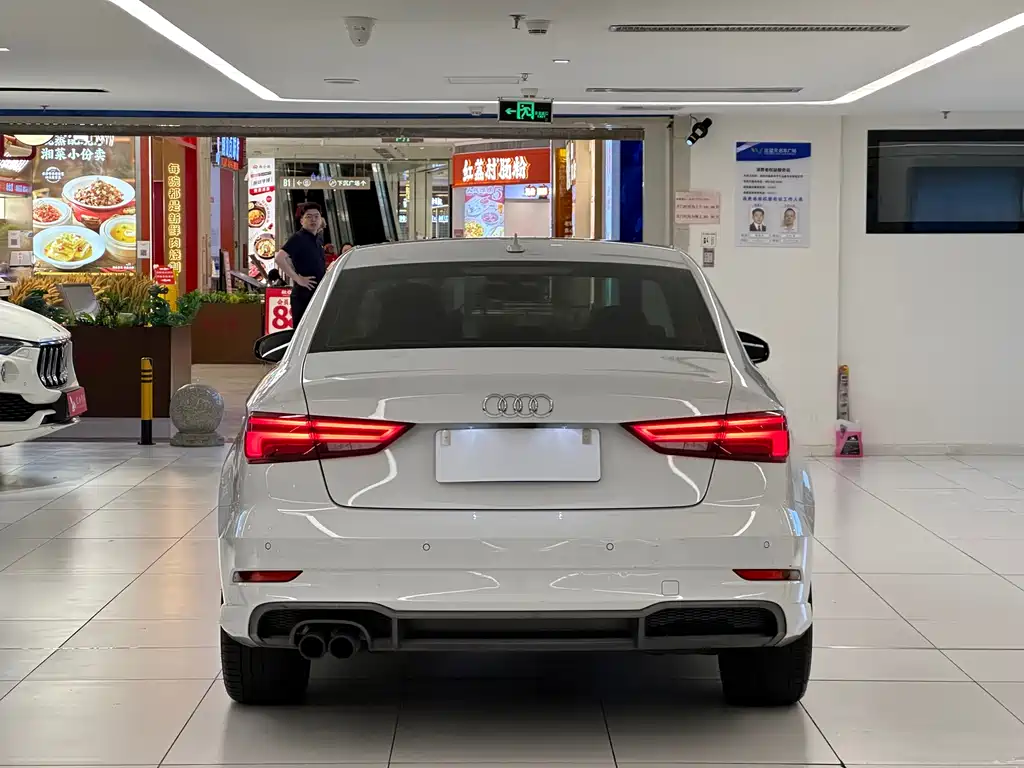 Audi A3 2018 — фото 6