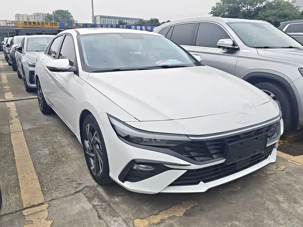 Hyundai Elantra 2024