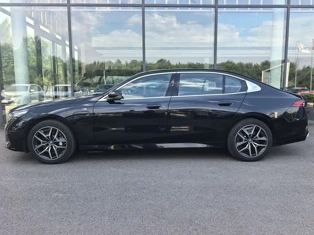 BMW i5 2025 — фото 3