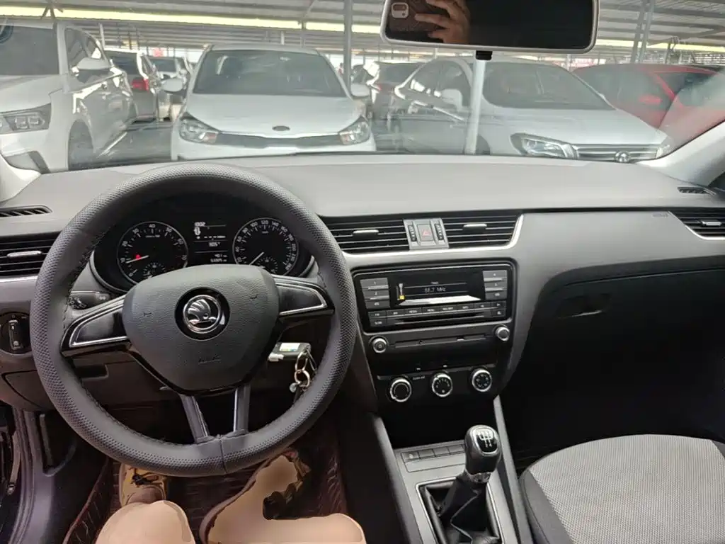 Skoda Octavia 2017 — фото 10