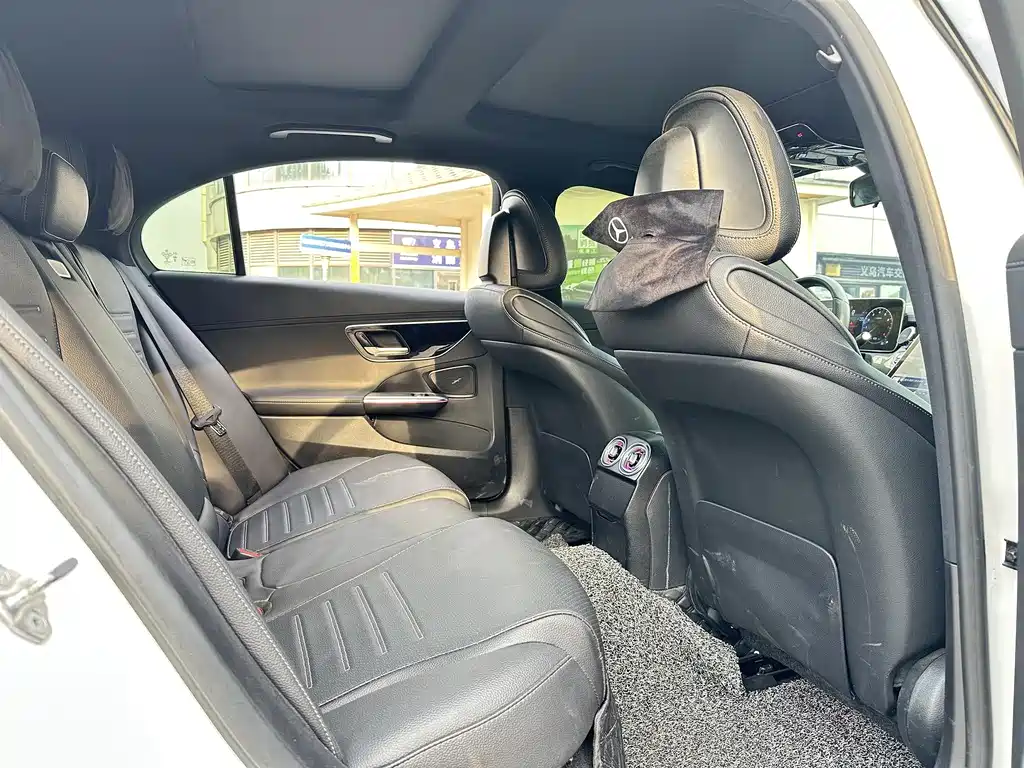 Mercedes-Benz C-Class 2023 — фото 10