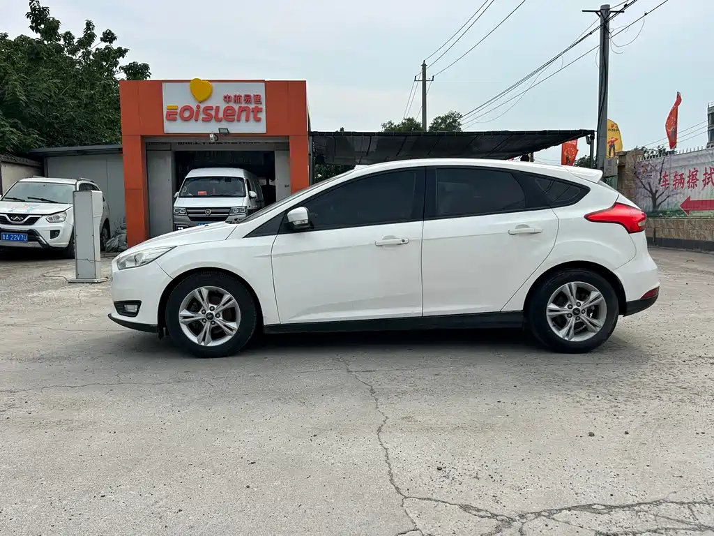 Ford Focus 2016 — фото 11