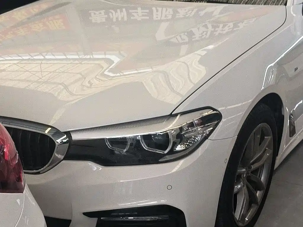 BMW 5 Series 2018 — фото 11