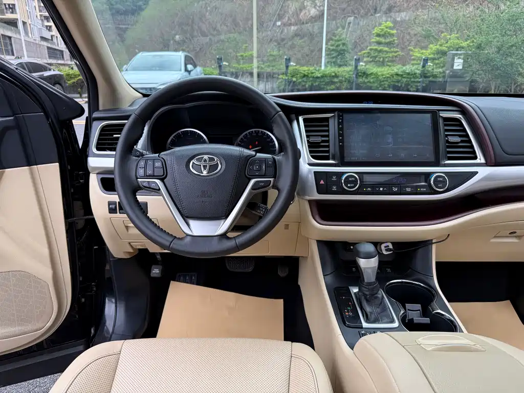 Toyota Highlander 2018 — фото 16