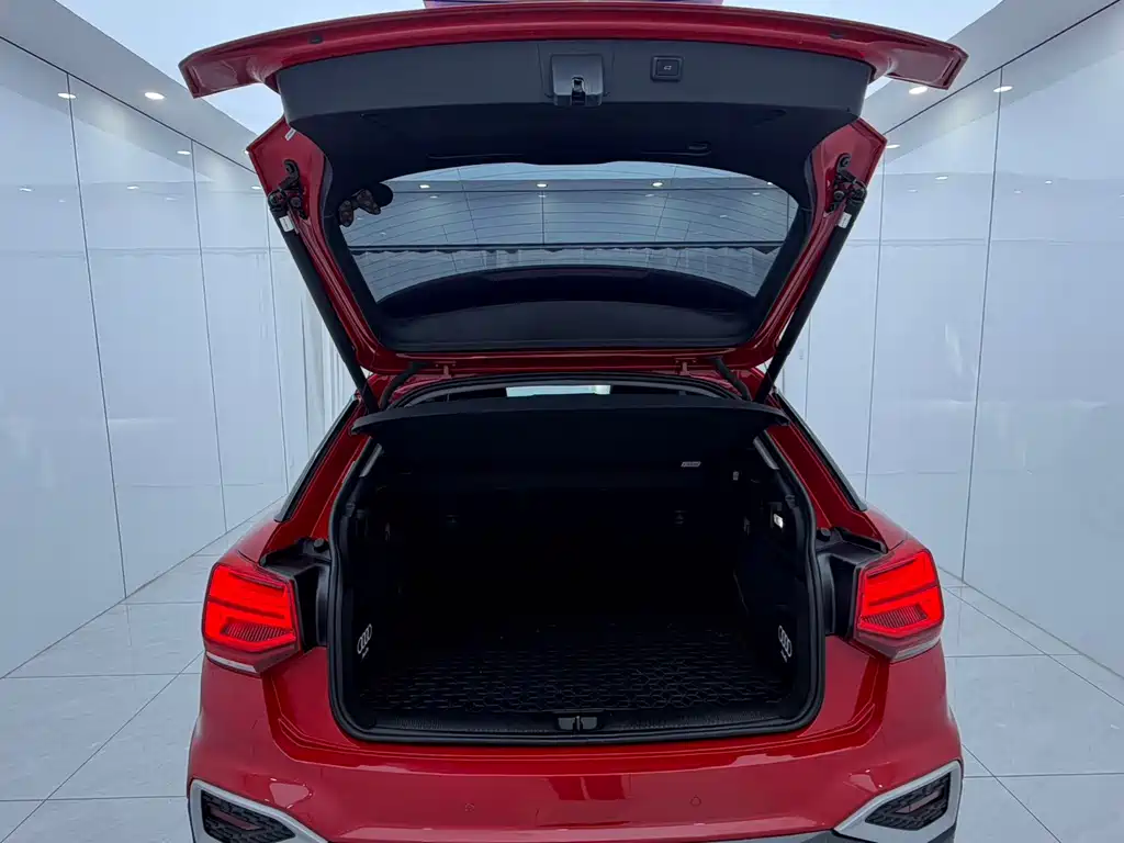 Audi Q2L 2022 — фото 16
