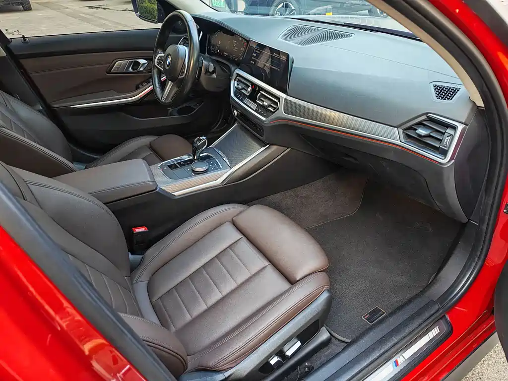 BMW 3 Series 2019 — фото 10