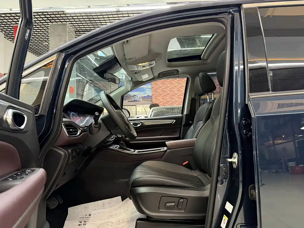 GAC Trumpchi M6 2022 — фото 14