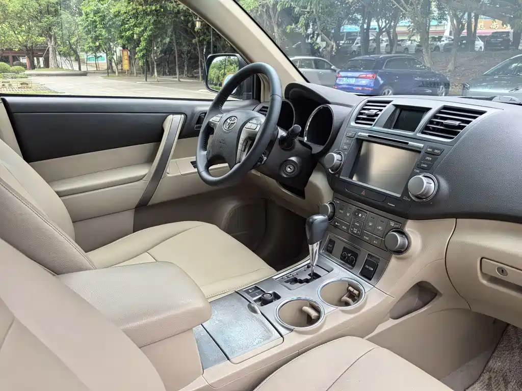 Toyota Highlander 2011 — фото 10