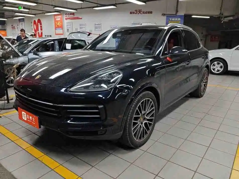 Porsche Cayenne 2022 — фото 1