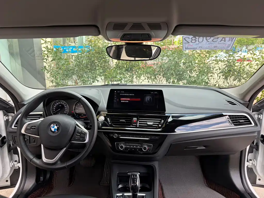 BMW 1 Series 2022 — фото 11