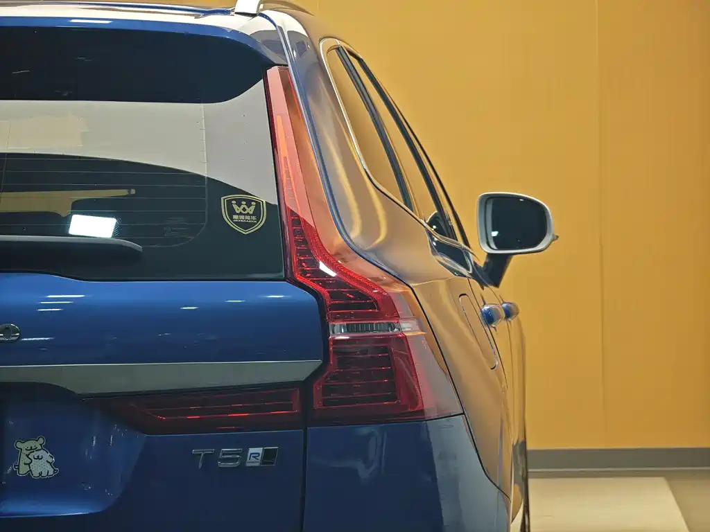 Volvo XC60 2018 — фото 27
