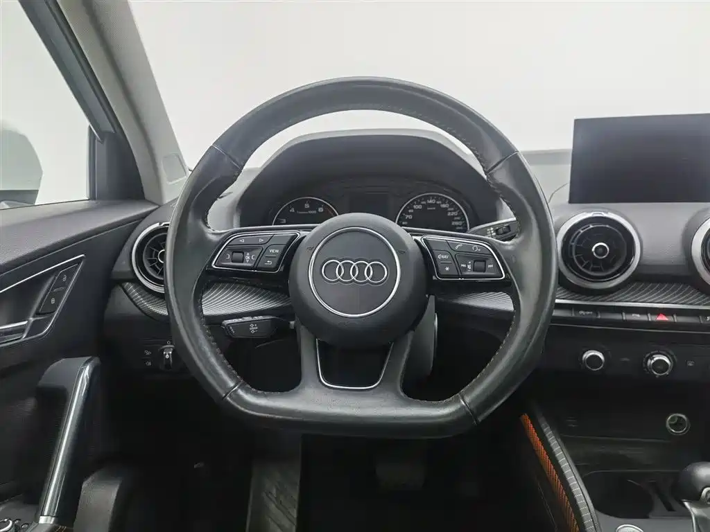 Audi Q2L 2022 — фото 11