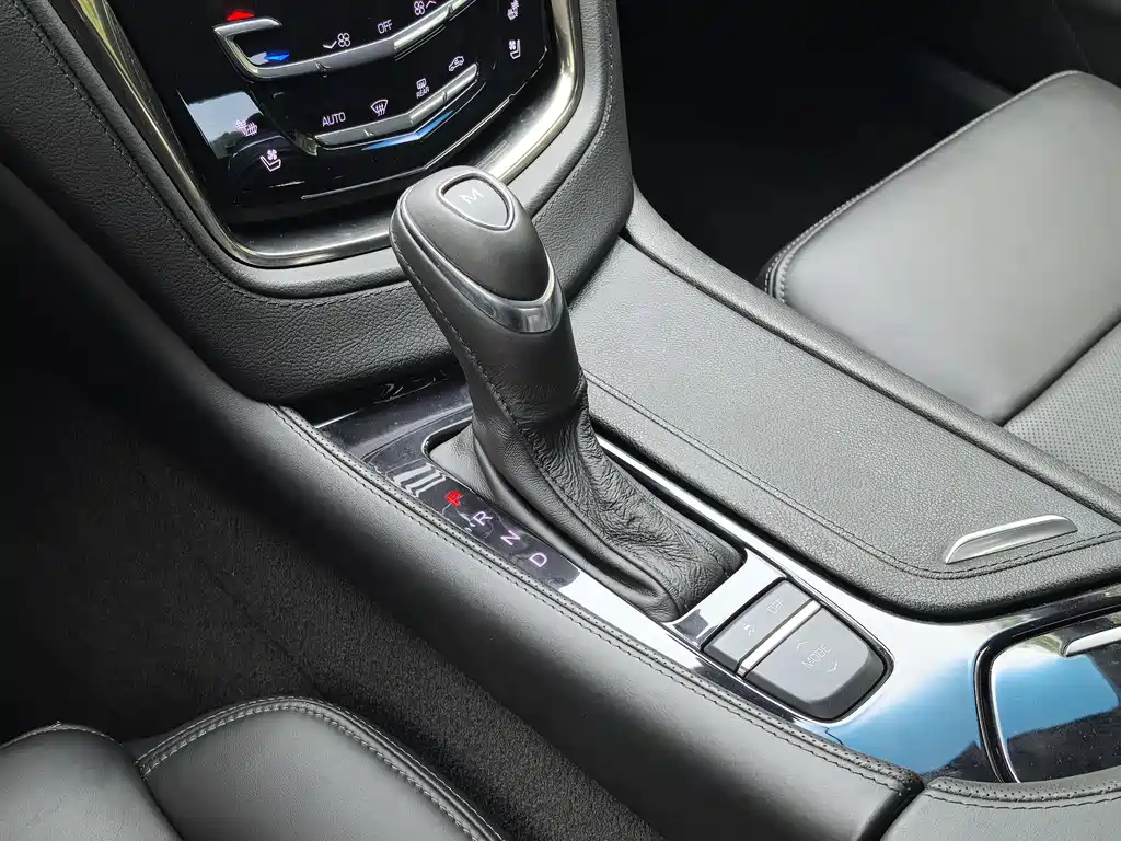 Cadillac CTS 2015 — фото 12