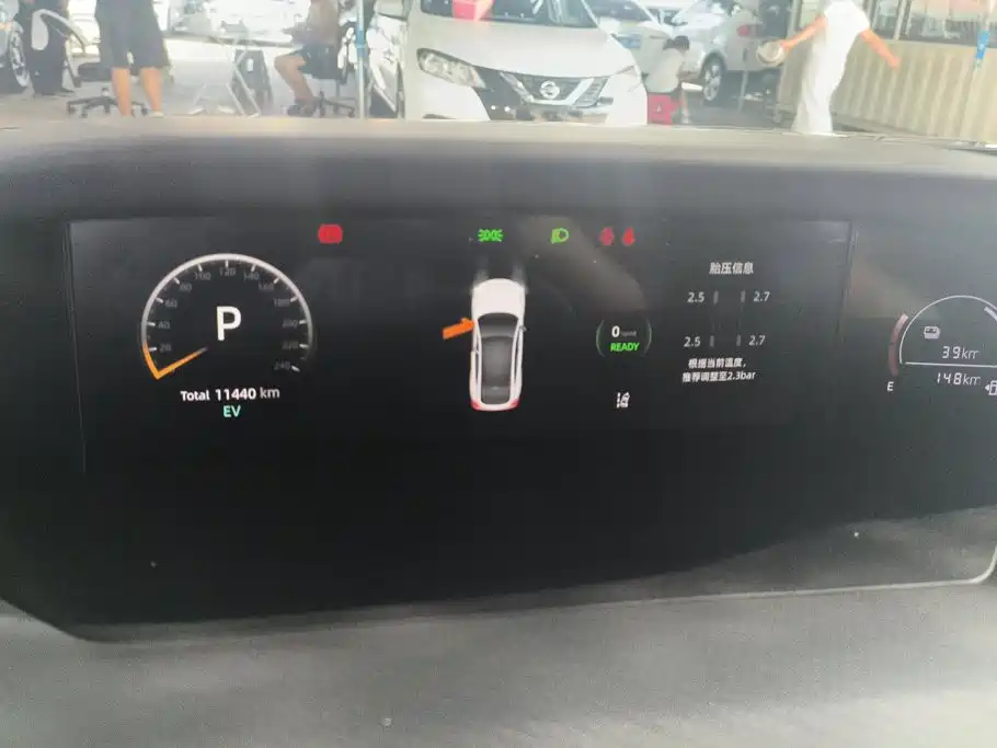 Changan UNI-V Smart Electric Idd 2023 — фото 14