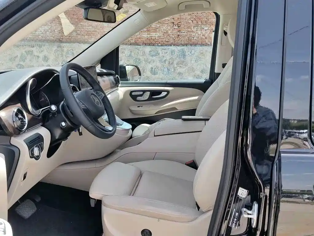 Mercedes-Benz V-Class 2024