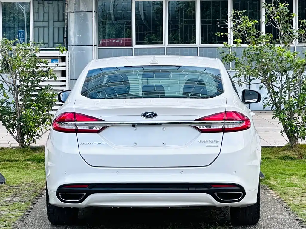 Ford Mondeo 2018 — фото 12
