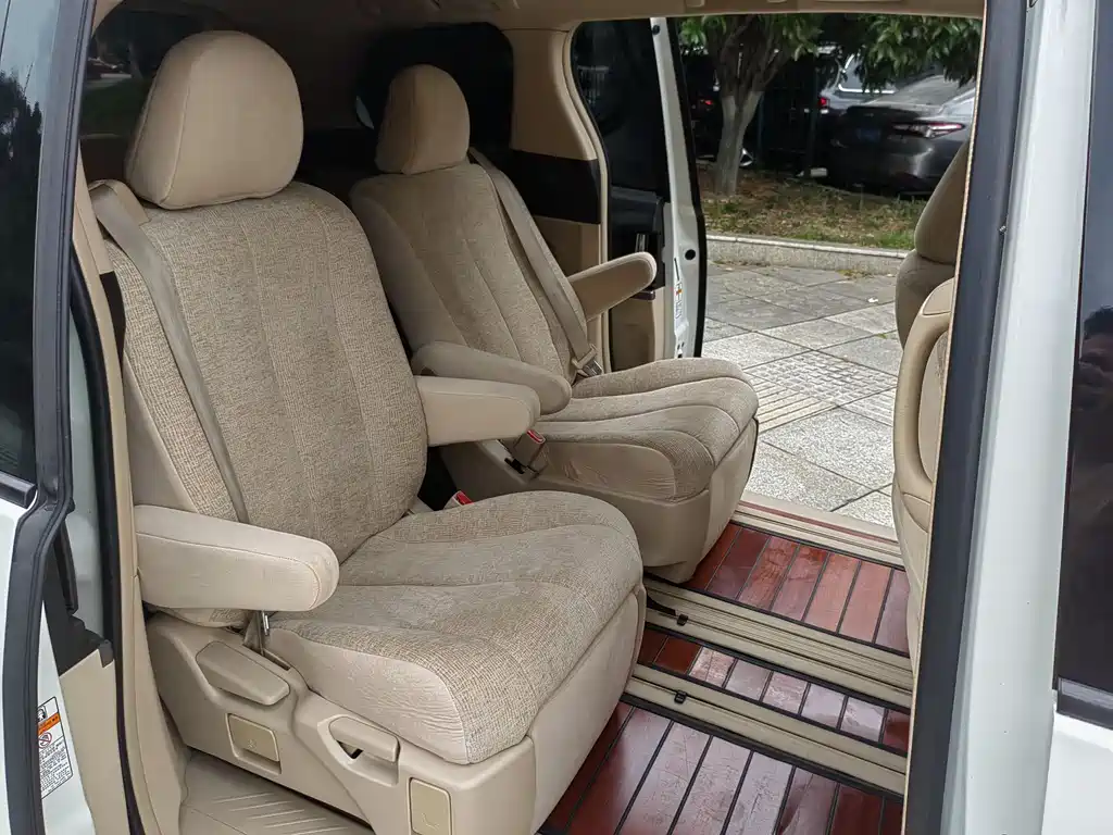 Toyota Previa 2017 — фото 13