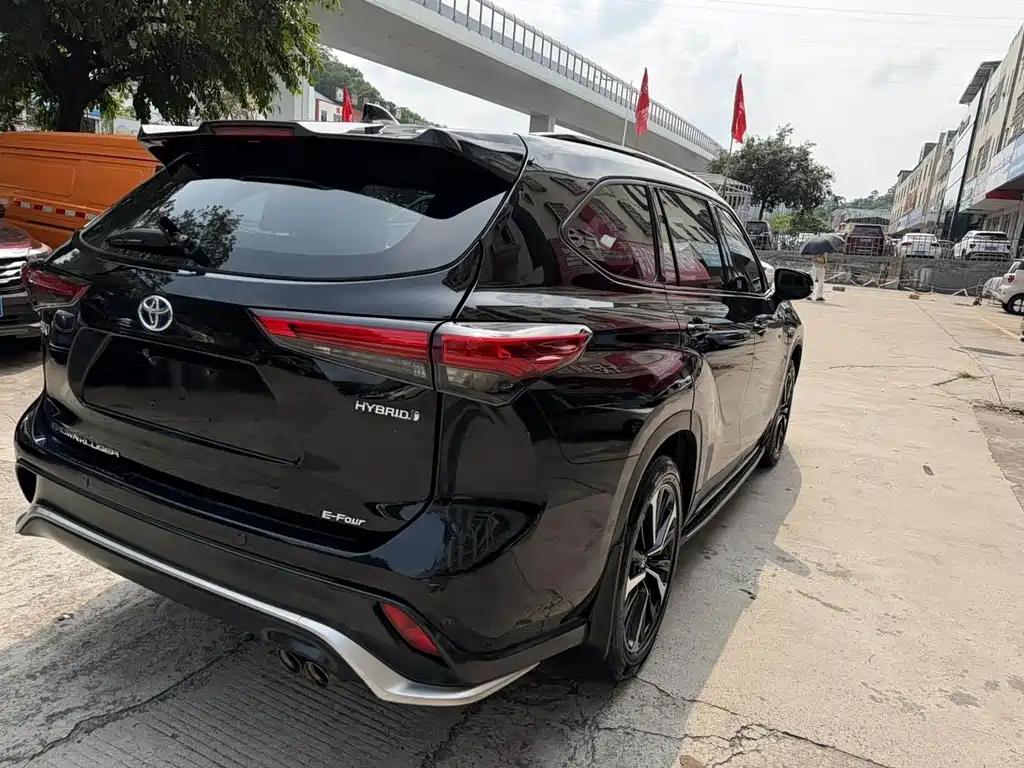 Toyota Crown Kluger 2022