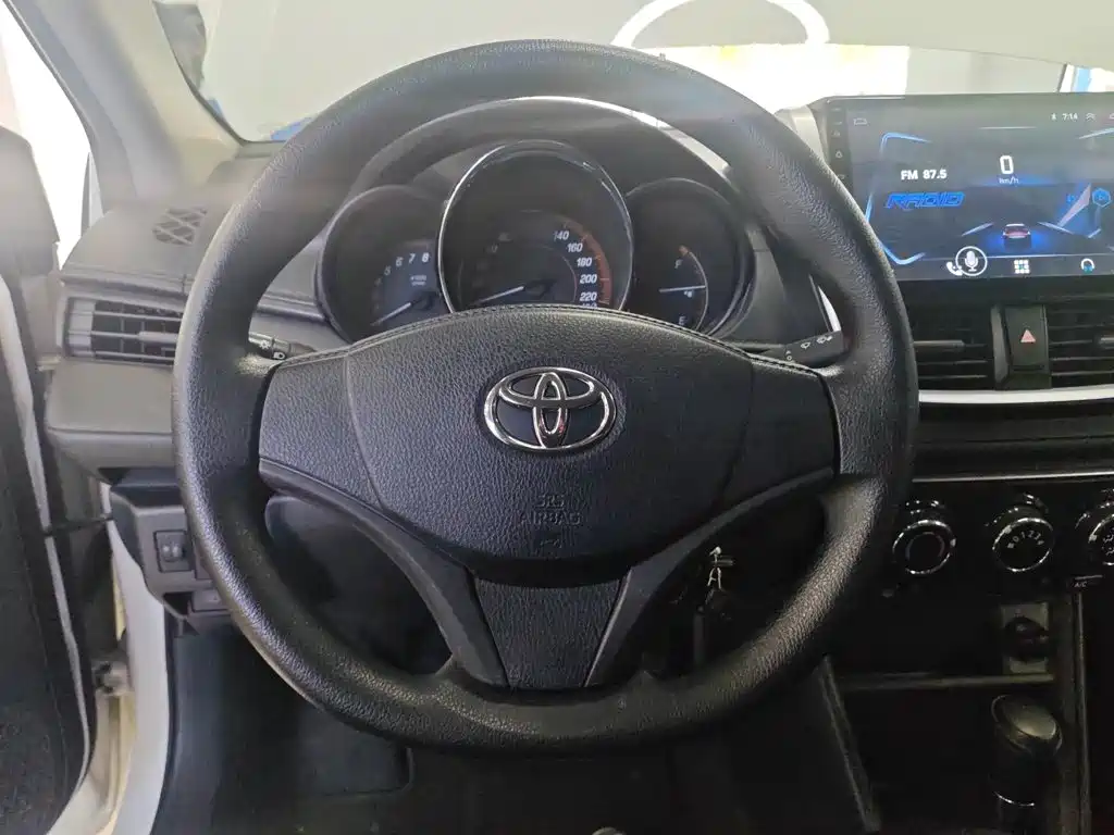 Toyota Yaris L 2020 — фото 7