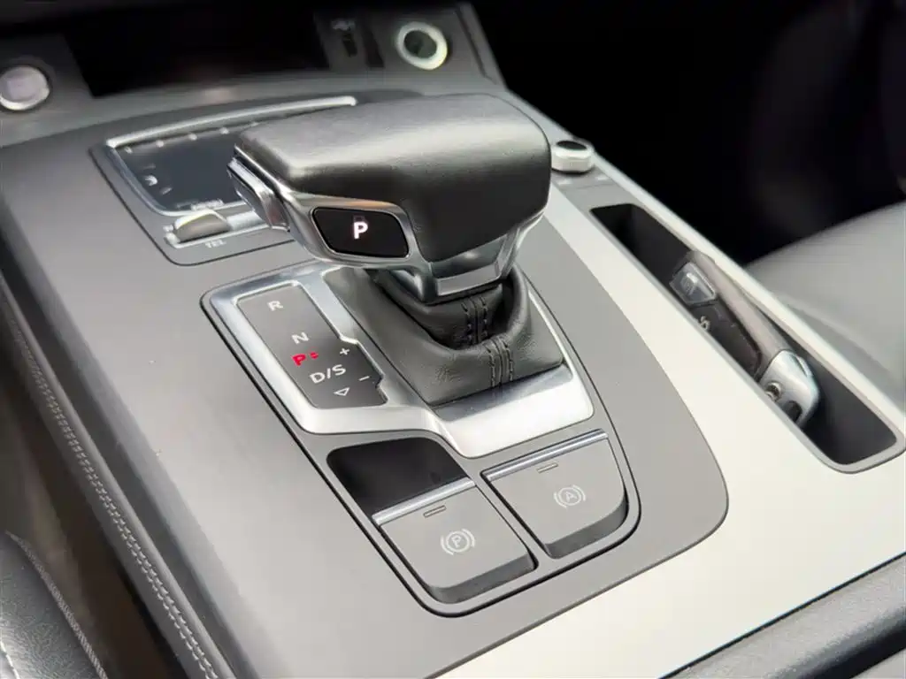 Audi Q5L 2021 — фото 6