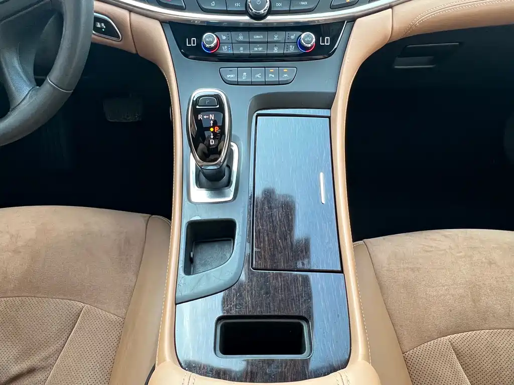 Buick LaCrosse 2018 — фото 19