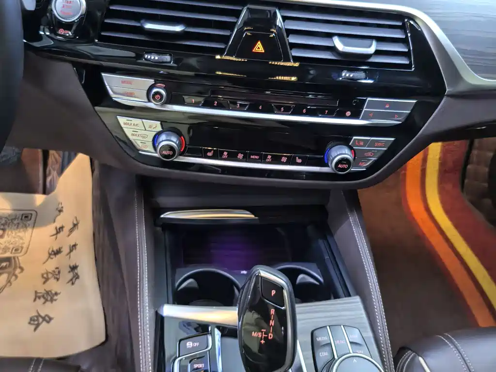 BMW 5 Series 2018 — фото 9