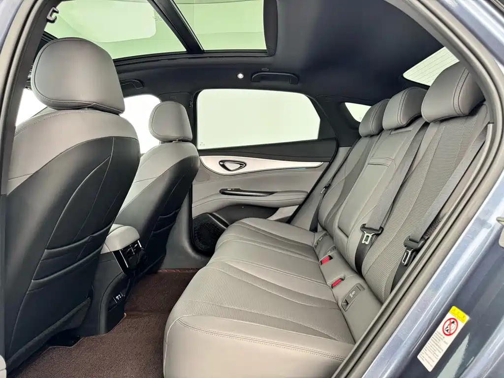BYD Seal 07 DM-i 2024 — фото 10