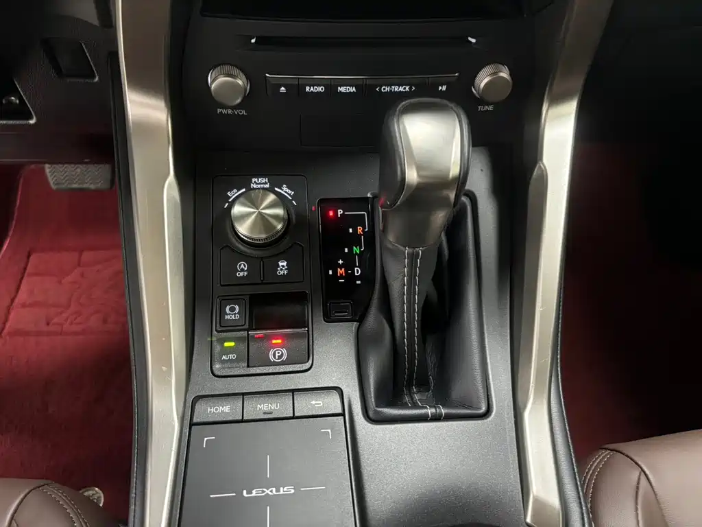 Lexus NX 2021 — фото 15