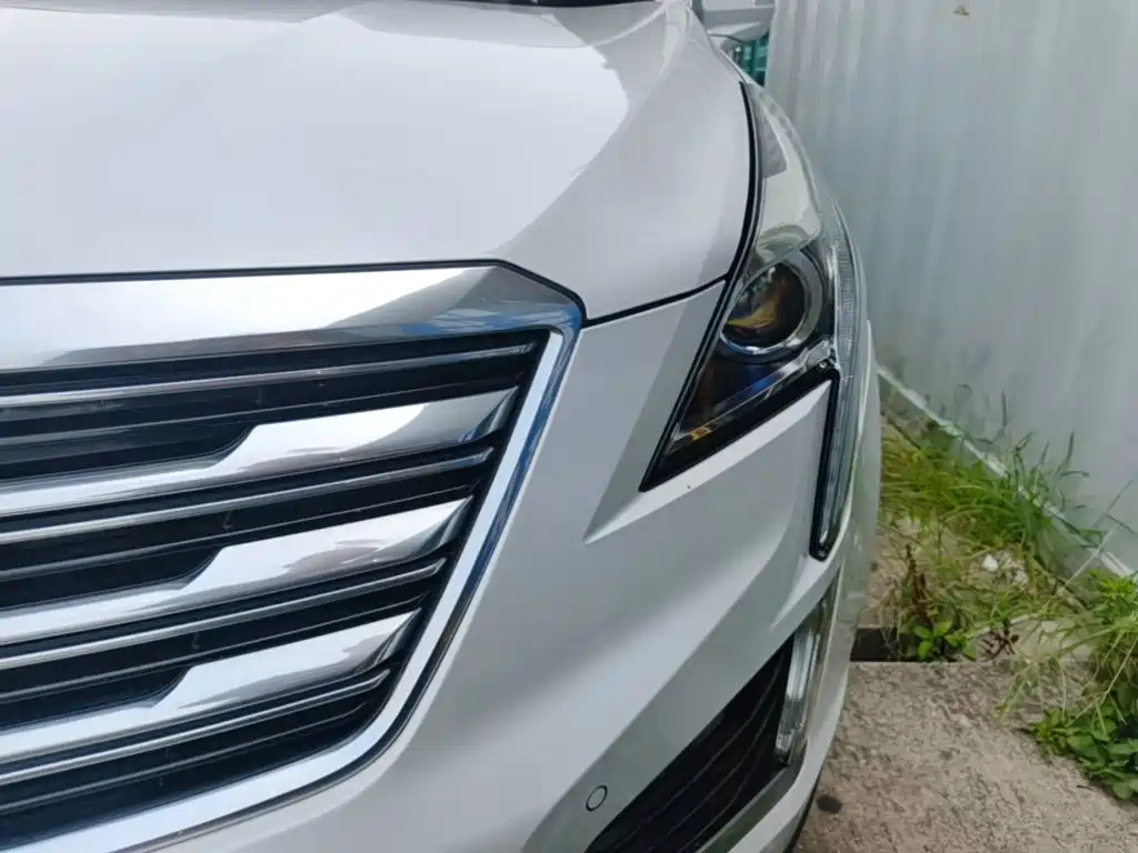 Cadillac XT5 2017 — фото 24