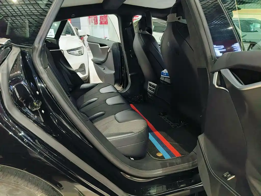 Tesla Model S 2017 — фото 15