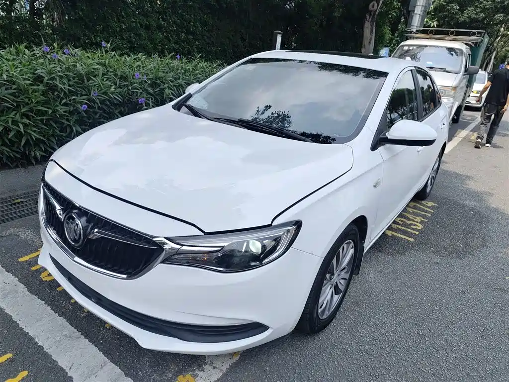 Buick Excelle 2019 — фото 1