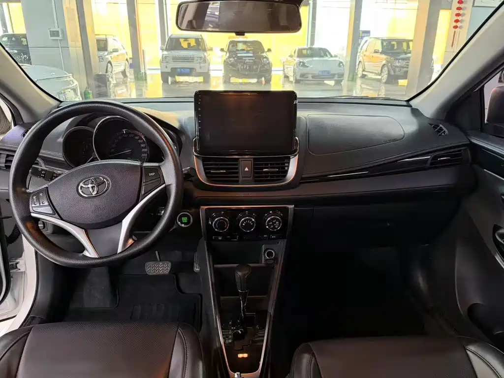 Toyota Yaris L 2023