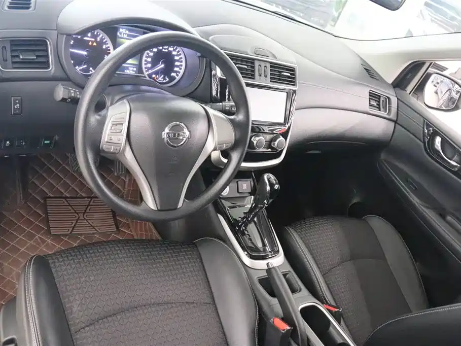 Nissan Tiida 2017 — фото 10